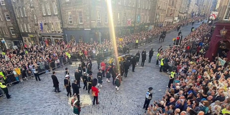 Під час прощання з королевою Єлизаветою II у Лондоні, Единбурзі та Віндзорі спостерігалися містичні явища (ФОТО)