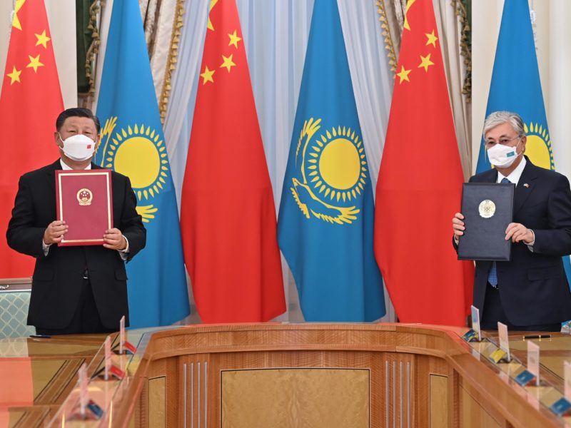 Сі Цзіньпін заявив, що Китай готовий бути гарантом безпеки Казахстану. Перші результати історичного візиту