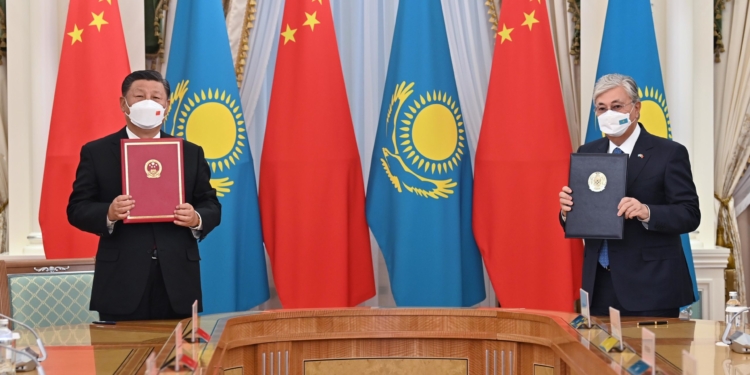 Сі Цзіньпін заявив, що Китай готовий бути гарантом безпеки Казахстану. Перші результати історичного візиту