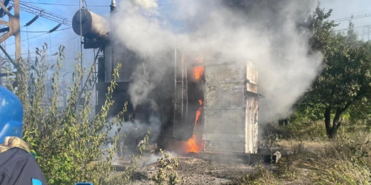 Рашисти обстріляли Слов’янську ТЕС, виникла пожежа