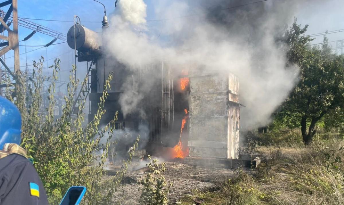 Рашисти обстріляли Слов’янську ТЕС, виникла пожежа