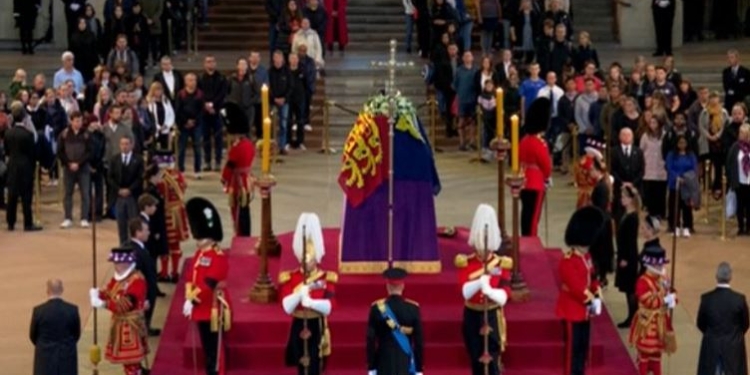 Українська делегація вшанували королеву Єлизавету ІІ, Олену Зеленську прийняла принцеса Уельська (ФОТО, ВІДЕО)