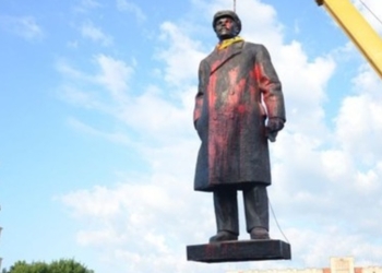 У Слов’янську продали Леніна за 700 тис. грн., гроші підуть на допомогу тим, хто втратив житло (ФОТО, ВІДЕО)