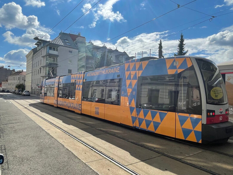 У Відні на маршрут вийшов трамвай з українським дизайном (ФОТО)