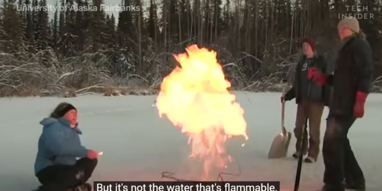 На Алясці з’являється все більше озер з «киплячим» метаном (ВІДЕО)