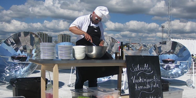 У Португалії відкрили ресторан, де готують на сонячних дзеркалах, але  пообідати в ньому можна буде тільки в сонячну погоду (ФОТО)