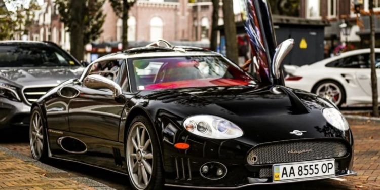 Біженці? В Європі помітили легендарние авто на українських номерах (ФОТО)