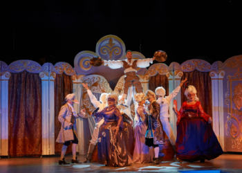 Миколаївський національний академічний український муздрамтеатр за літо поставив дві вистави і зараз працює ще над трьома (ФОТО)