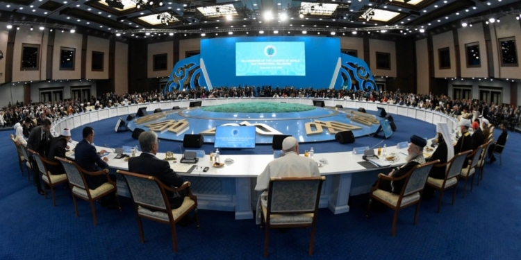 Бог не підтримує війну. Що ще Папа Римський  сказав на релігійному з’їзді в Казахстані