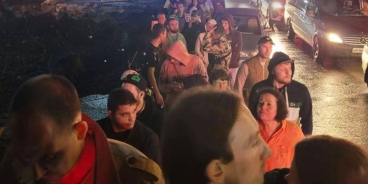 На кордоні з Грузією теж затори – росіяни хочуть сховатися в країні, частину якої захопили (ВІДЕО)