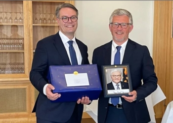 Експослу України в Німеччині Мельнику влаштували незвичайне прощання (ФОТО)