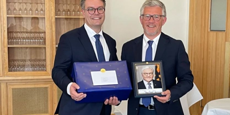 Експослу України в Німеччині Мельнику влаштували незвичайне прощання (ФОТО)