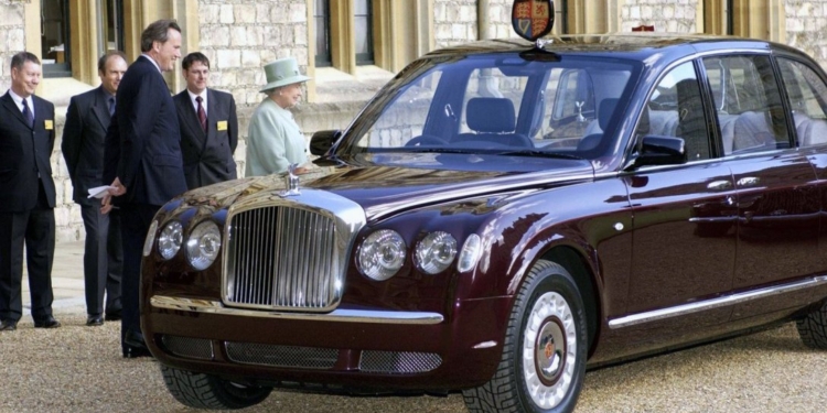 Королівський гараж. Яким машинам надавала перевагу Єлизавета II (ФОТО)