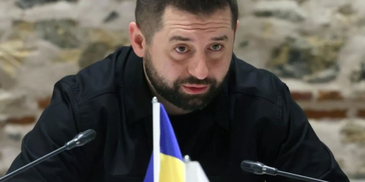 Депутатський цінник сильно знизився, рішення по МГЗ немає, але Дерипасці його не залишать, – Арахамія