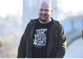 “Горизонт планування, як у комара: або нап’єшся крові, або тебе розмажуть” і “Під Херсоном на нас летіли гранати під крики “Аллах акбар”, – письменник і сценарист “Паштет” (ФОТО)