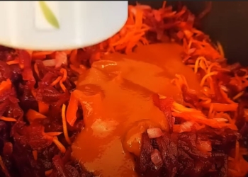 Для неймовірного борщу. Робимо ароматну заправку на зиму (ВІДЕО)