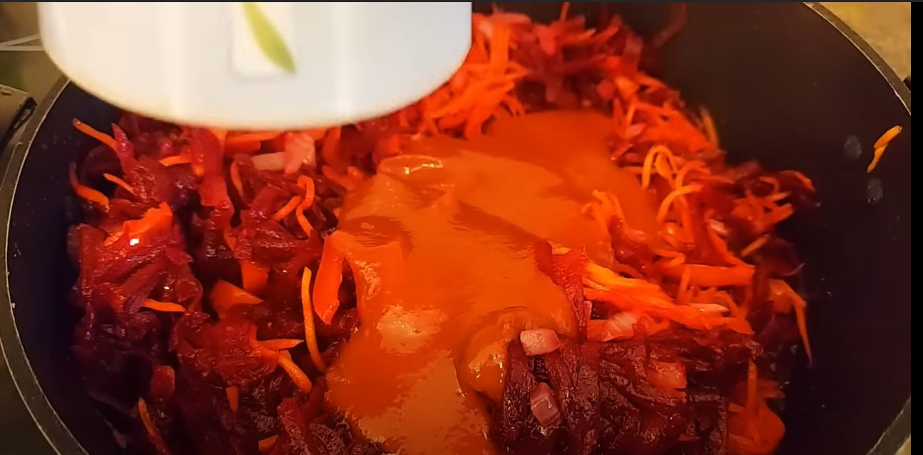 Для неймовірного борщу. Робимо ароматну заправку на зиму (ВІДЕО)