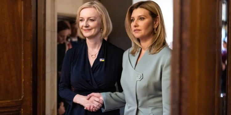 Олена Зеленська зустрілася в Нью-Йорку з прем’єркою Британії Ліз Трасс – вона пообіцяла бути “найбільшою подругою” (ФОТО)