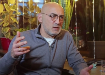 Вчора приматолог, сьогодні-атомник. Хто такий Ренат Карчаа, який водив МАГАТЕ по ЗАЕС. Будете здивовані (ВІДЕО)