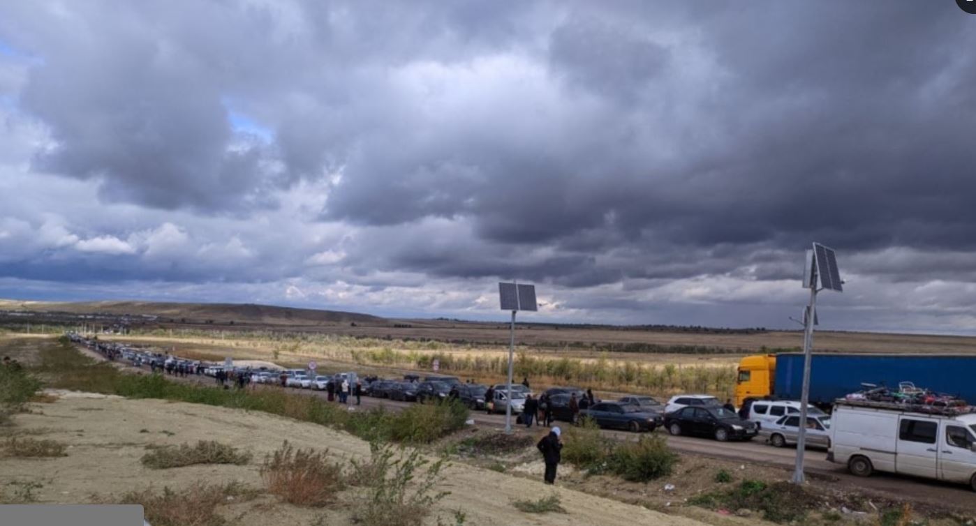 На кордоні з Казахстаном втікачів від мобілізації очікує сюрприз, а днями там почнуть видавати повістки