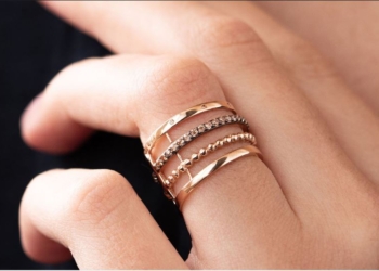 Как может выглядеть золотое кольцо «Дорожка»? «Oniks» называет несколько украшений (ФОТО)