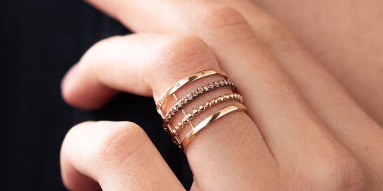 Как может выглядеть золотое кольцо «Дорожка»? «Oniks» называет несколько украшений (ФОТО)