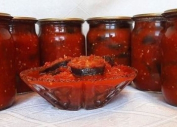 Готуємось до зими. Баклажани в томаті – готуємо, поки дешеві