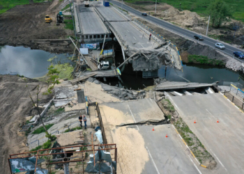 Ремонт зруйнованих війною мостів провалено через лобізм і акцизний переділ ринку