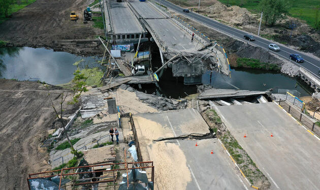 Ремонт зруйнованих війною мостів провалено через лобізм і акцизний переділ ринку