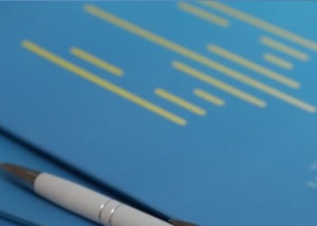 Два нардепи – із “Слуги” і “Довіри” – скористались своїм статусом – один просив про виїзд родичів за кордон, другий – щоб син міг ганяти на ато в комендантську годину