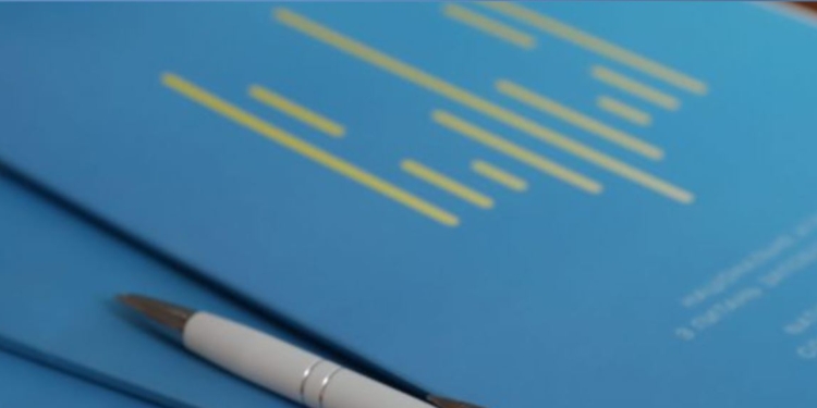 Два нардепи – із “Слуги” і “Довіри” – скористались своїм статусом – один просив про виїзд родичів за кордон, другий – щоб син міг ганяти на ато в комендантську годину