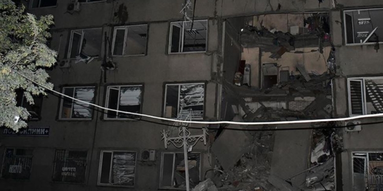 Внаслідок обстрілів в Миколаєві суттєво пошкоджені багатоповерхові будинки (ФОТО)