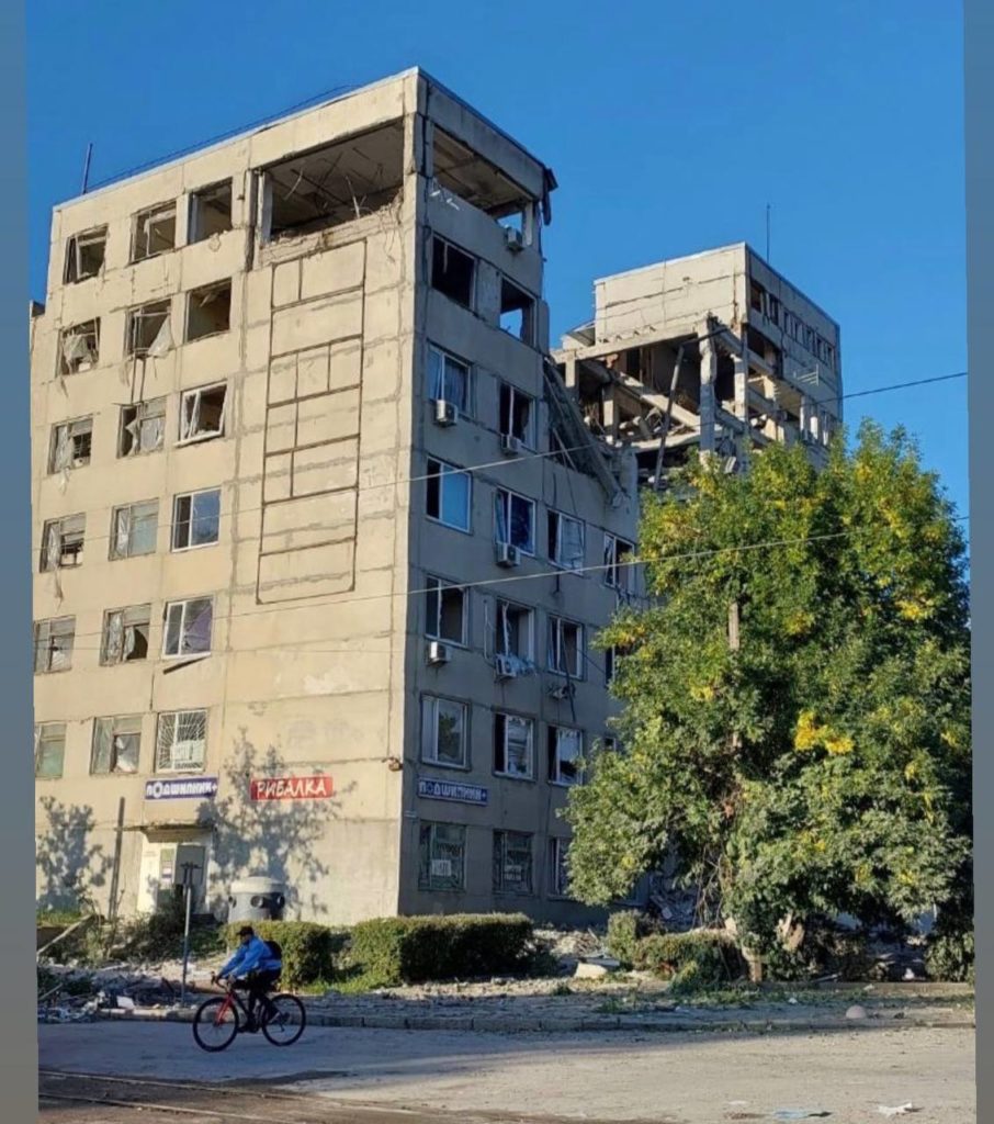 Внаслідок нічного обстрілу Миколаєва загинуло 2 людей, 3 поранені 1