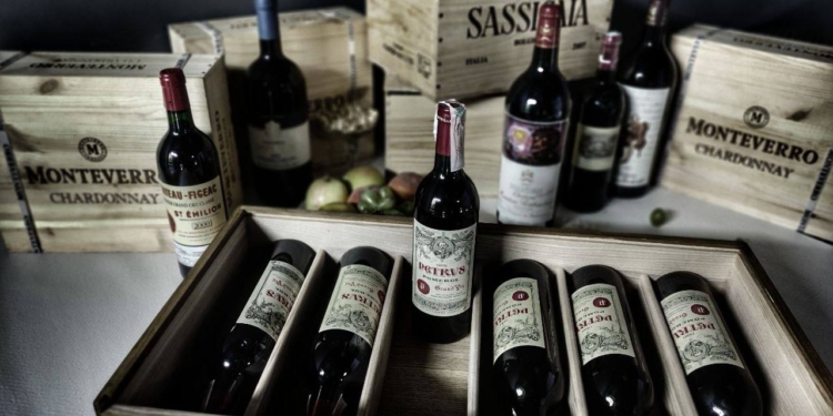 Відірвав від серця. Аваков продає свою колекцію ексклюзивних вин – збирає на берці для Нацгвардії і ЗСУ (ФОТО)