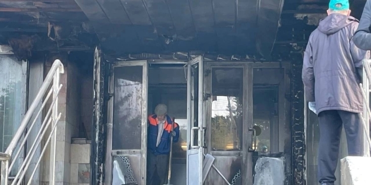 В Тольятті підпалили двері міської адміністрації, а в Нижньому Новгороді – військовий комісаріат