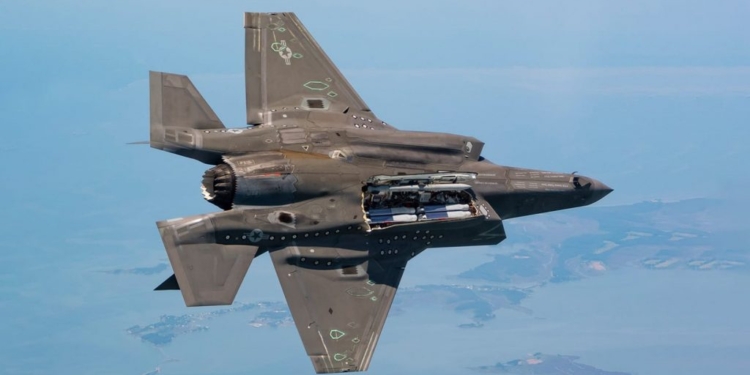 США провели пробний пуск із винищувача F-35 нової розумної бомби StormBreaker