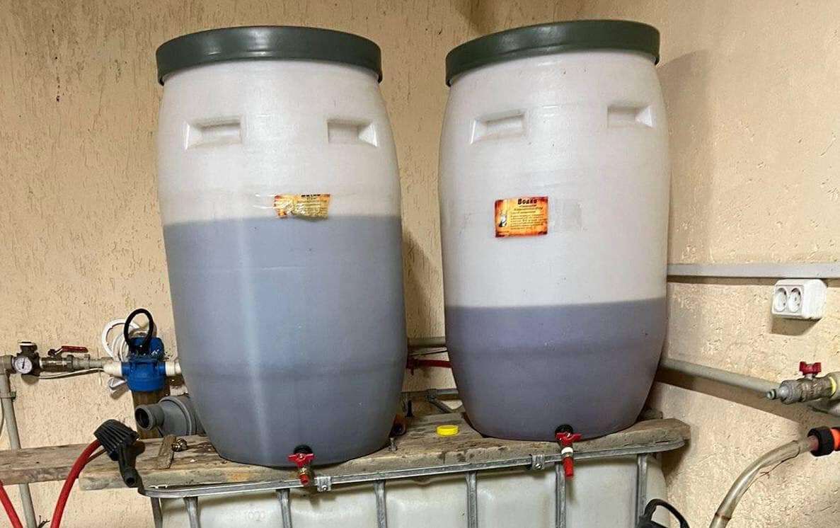 Мешканця Нової Одеси на Миколаївщині судитимуть за незаконне виготовлення алкогольних напоїв (ФОТО)