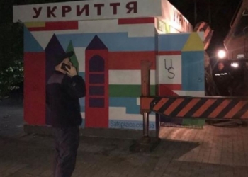 В Миколаєві встановили першу зупинку-укриття (ФОТО)