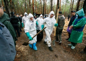 В Ізюмі закінчили ексгумацію – підняли 436 тіл, є з мотузкою на шиї, зі зв’язаними руками, з поламаними кінцівками, є діти (ФОТО)