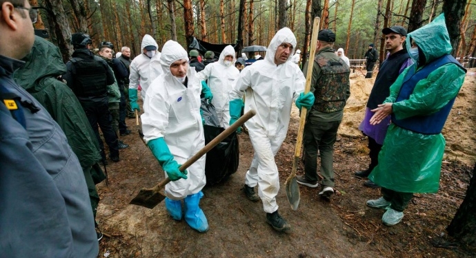 В Ізюмі закінчили ексгумацію – підняли 436 тіл, є з мотузкою на шиї, зі зв’язаними руками, з поламаними кінцівками, є діти (ФОТО)