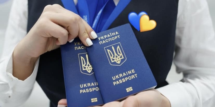 Сьогодні в Миколаєві відкривають чергу на оформлення паспортів в Одесі на листопад