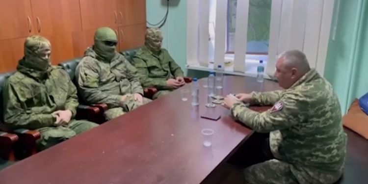 «Задрались воювати». Російські військовослужбовці, які на Миколаївському напрямку здалися в полон разом з технікою, отримали $30 тис. (ВІДЕО)