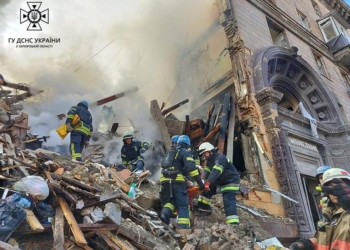 Вчорашні ракетні удари росіян по Запоріжжю: деблоковано 11 тіл загиблих, врятовано 21 людину (ФОТО)