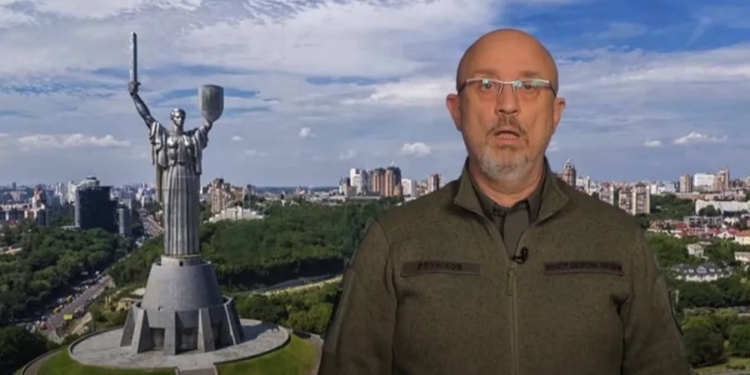 «Мы гарантируем жизнь, безопасность и справедливость всем, кто откажется воевать немедленно» – міністр оборони України звернувся до російських військовослужбовців (ВІДЕО)