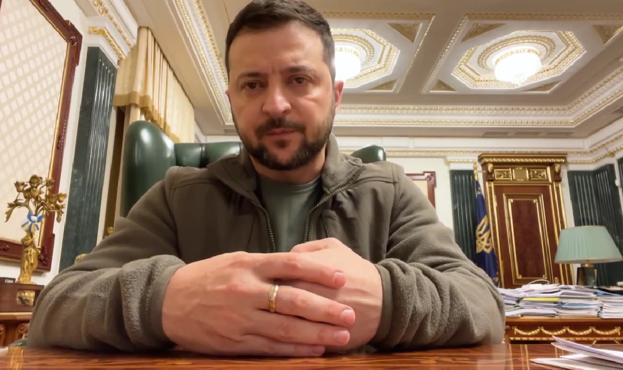 “Постійний терор проти цивільного населення є очевидною відмовою росії від справжніх переговорів” – звернення Зеленського (ВІДЕО)