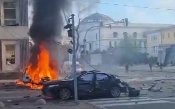 Зеленський показав наслідки ракетної атаки по Києву (ВІДЕО)