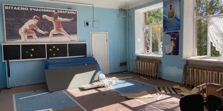 Під час нічного обстрілу Миколаєва пошкоджений і спортивний заклад, в якому навчались Олімпійські чемпіонки Ольга Харлан і Олена Хомрова (ФОТО)