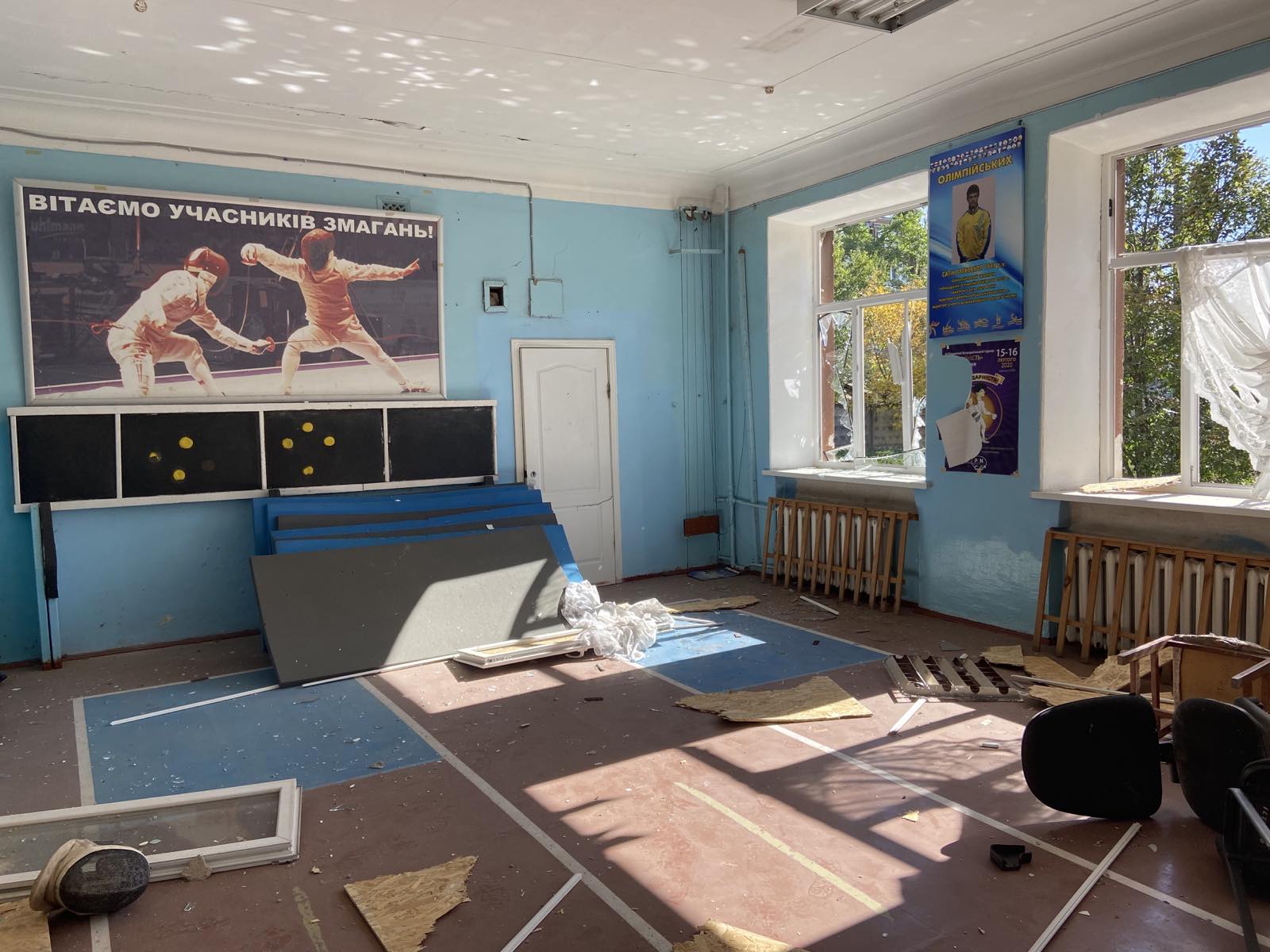 Під час нічного обстрілу Миколаєва пошкоджений і спортивний заклад, в якому навчались Олімпійські чемпіонки Ольга Харлан і Олена Хомрова (ФОТО)