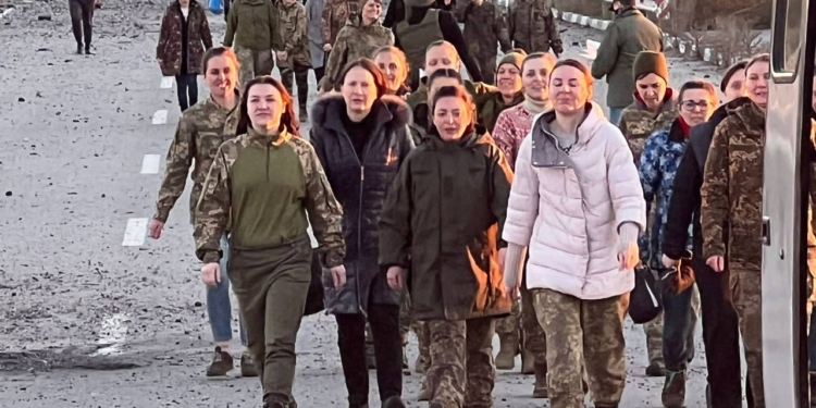 З російського полону звільнено 108 українських жінок – серед них є евакуйовані з «Азовсталі» і ув’язнені в ОРДЛО ще 2019 року (ФОТО, ВІДЕО)