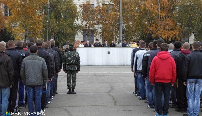Під час дії воєнного стану призов на строкову військову службу проводитися не буде – Рада ухвалила законопроєкт